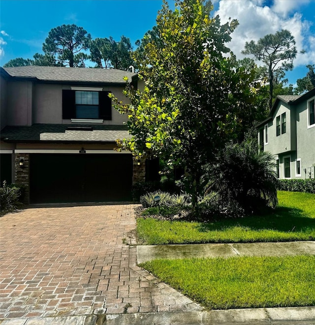 view of front of property featuring a front lawn and a garage