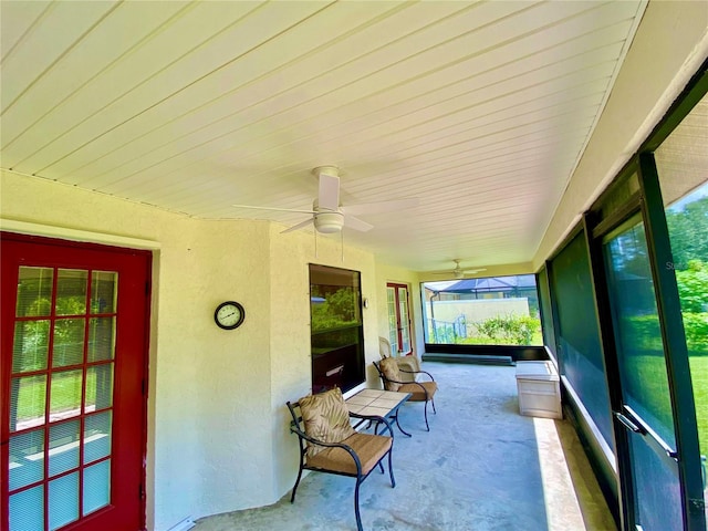 sunroom with ceiling fan