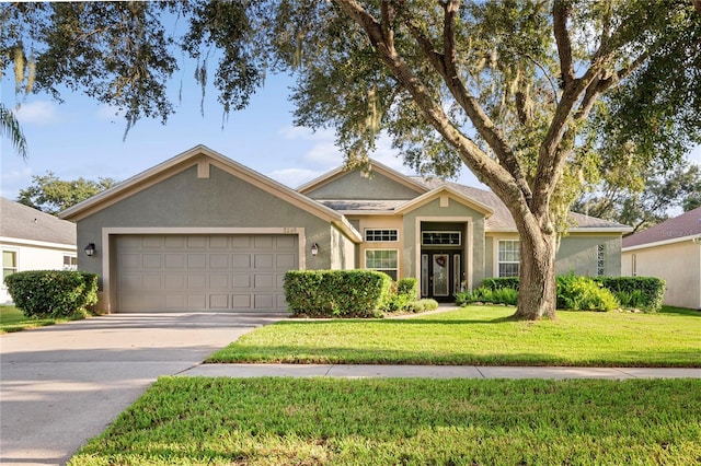 view of front of property featuring a front lawn and a garage