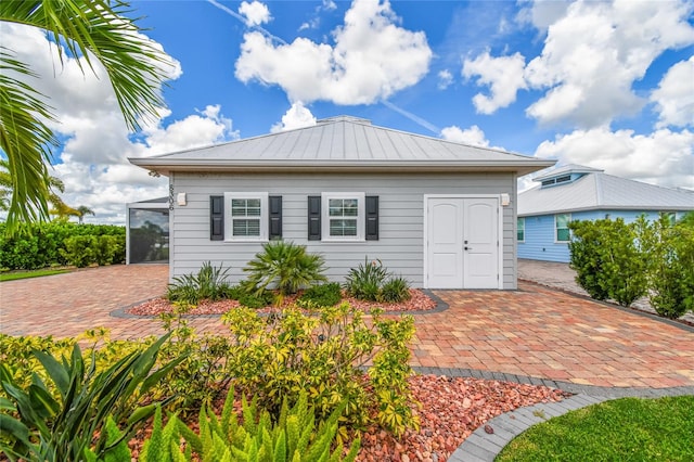 view of front of property with a patio area