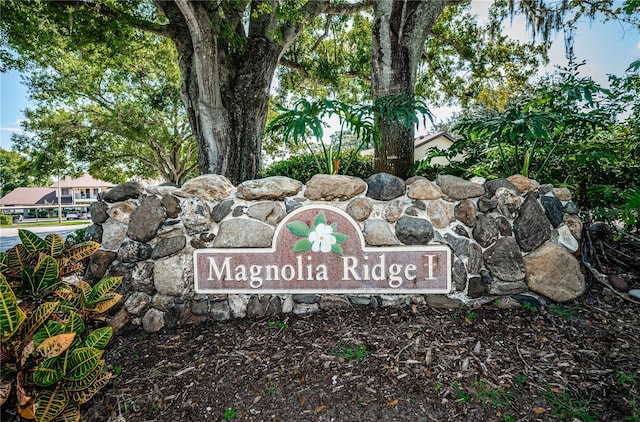 view of community / neighborhood sign