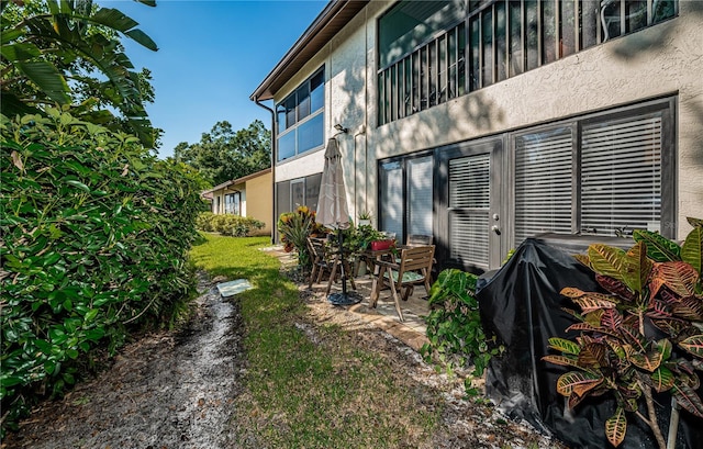 view of yard with a patio area