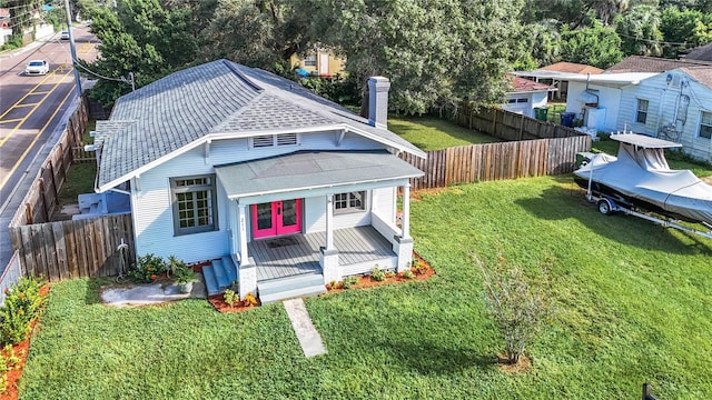 view of front of property with a front lawn