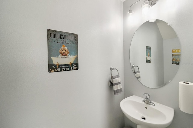 bathroom featuring sink