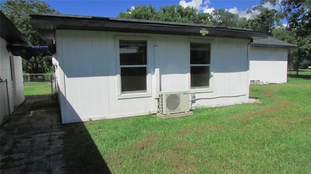 3225 Oakland Rd N, Lakeland, FL 33801 - back of house featuring ac unit, fence, and a lawn