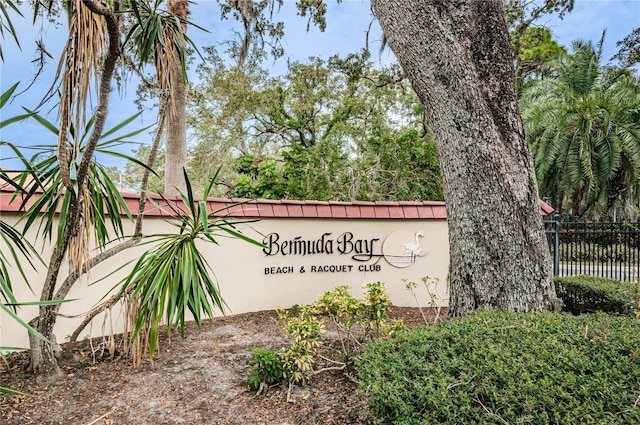 community / neighborhood sign featuring fence