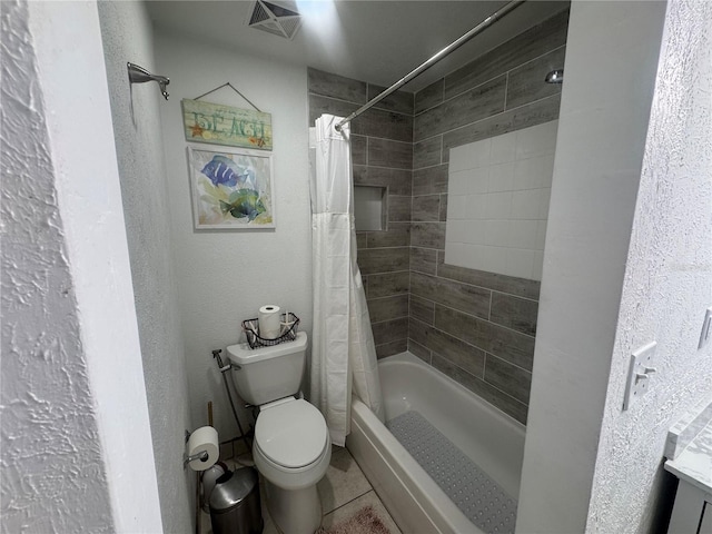 bathroom featuring visible vents, toilet, and shower / bath combo