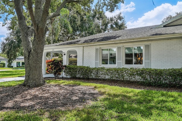 ranch-style house with a front yard