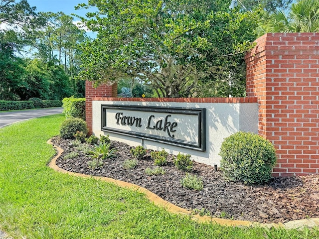 community / neighborhood sign with a lawn