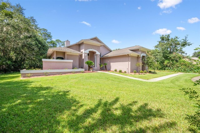 view of front of house with a front lawn