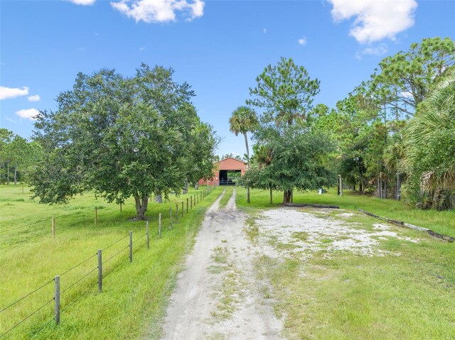 view of yard featuring a rural view