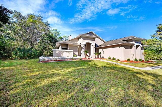 view of front facade featuring a front yard