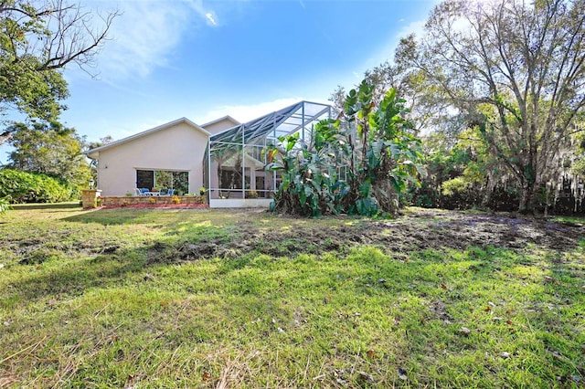 view of yard with a lanai