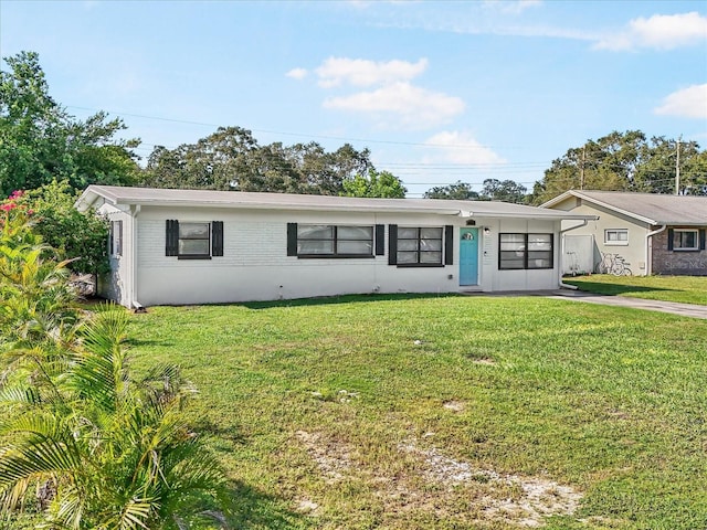 ranch-style house featuring a front lawn