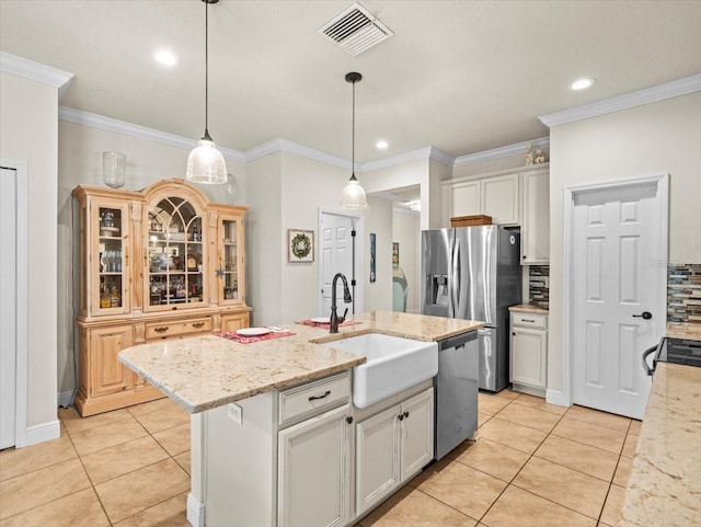 kitchen featuring ornamental molding, sink, a kitchen island with sink, backsplash, and stainless steel appliances