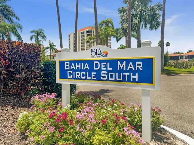 view of community / neighborhood sign