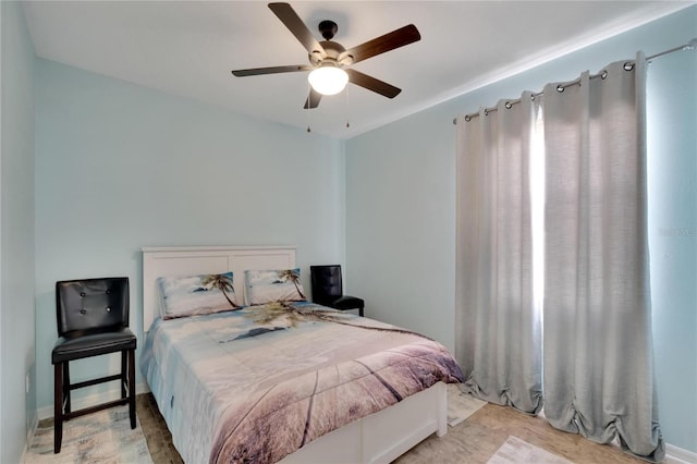 bedroom with ceiling fan