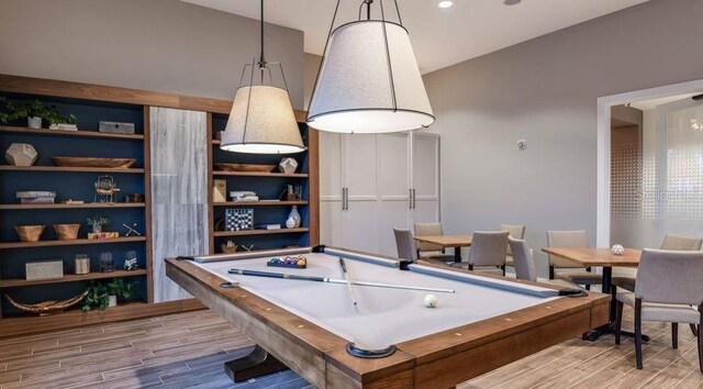 playroom featuring pool table