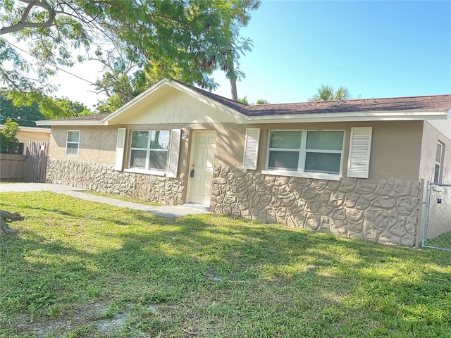 ranch-style home with a front yard