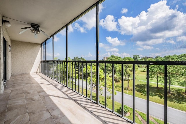 balcony featuring ceiling fan