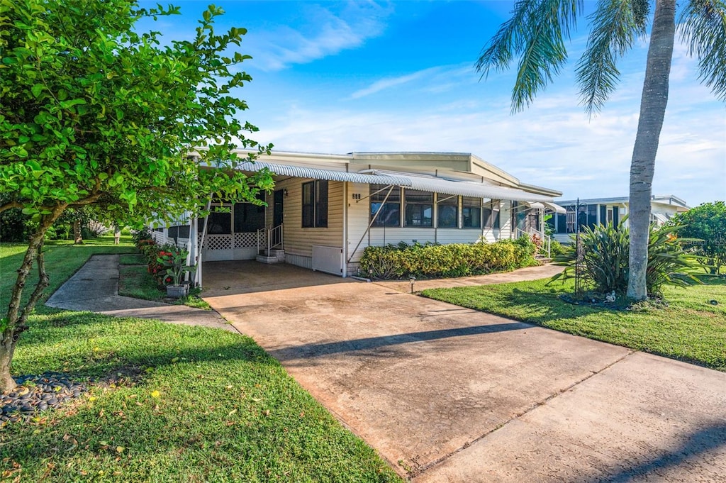 view of front of house featuring a front yard and a carport