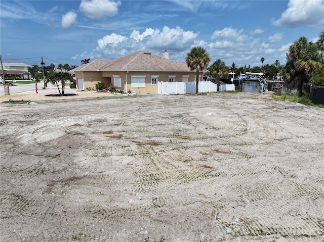 view of front of property