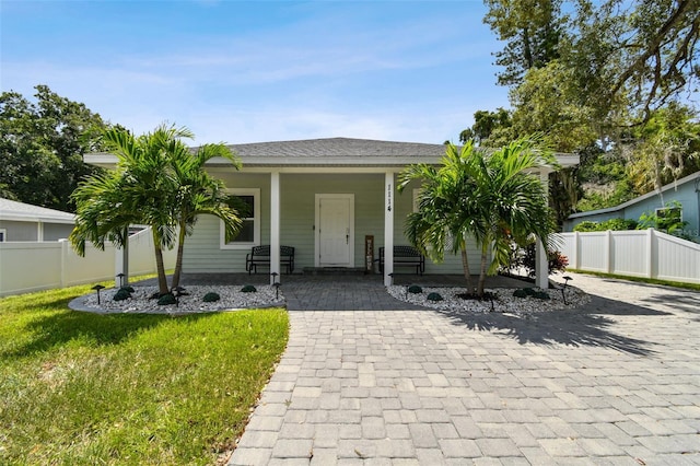 view of front of property featuring a porch