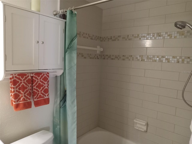 bathroom featuring shower / bathtub combination with curtain