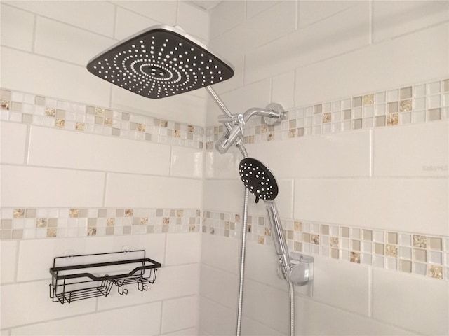 details featuring walk in shower