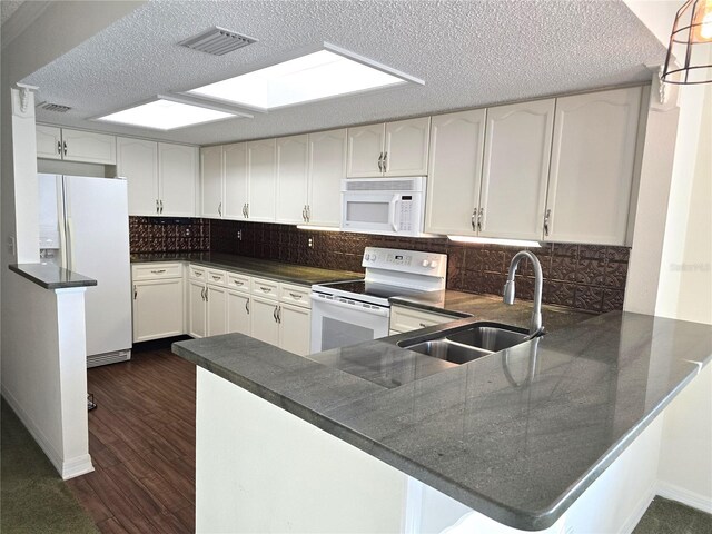 346 Madeira Cir, Saint Petersburg, FL 33715 - photo 4