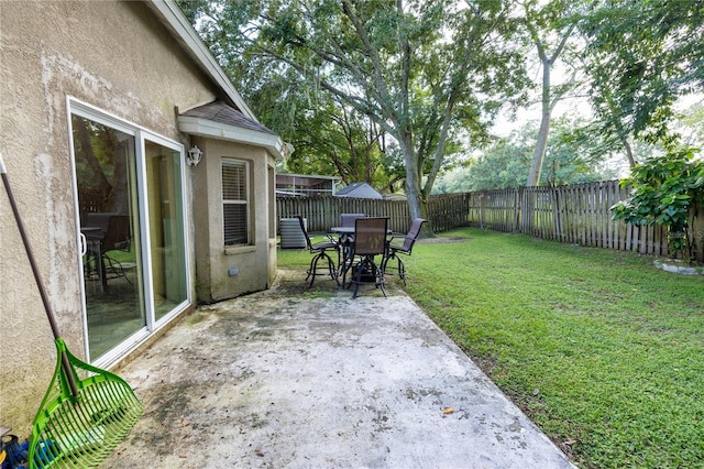 view of yard with a patio area