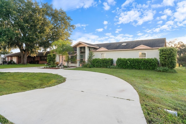 ranch-style house featuring a front lawn