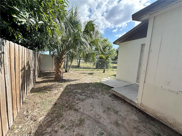 view of yard featuring a patio