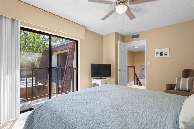 bedroom featuring ceiling fan and a textured ceiling