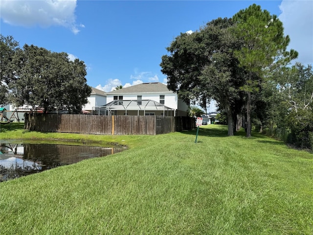 view of yard featuring a water view