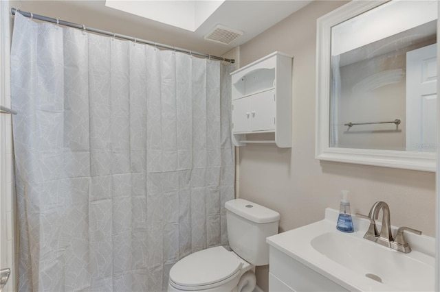 bathroom featuring toilet, curtained shower, vanity, and visible vents