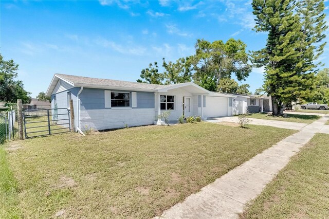 view of front facade featuring a front yard and a garage