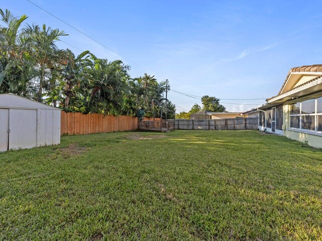 view of yard featuring a storage shed