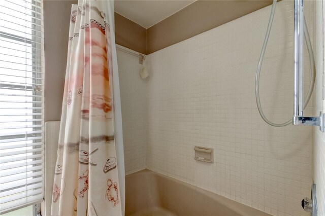 bathroom featuring shower / tub combo