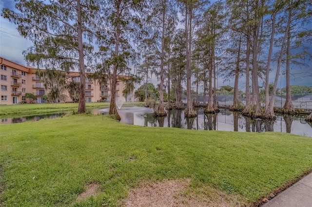 view of yard featuring a water view