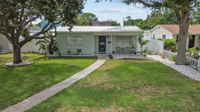 view of front facade featuring a front yard and a porch