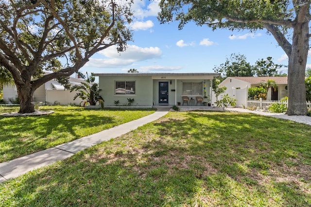 single story home with a front yard