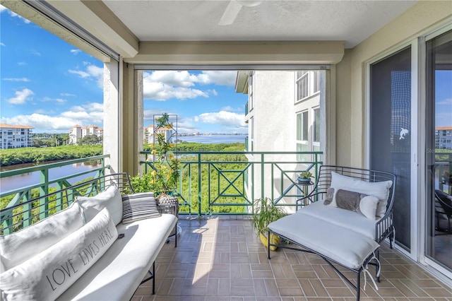 balcony featuring an outdoor hangout area