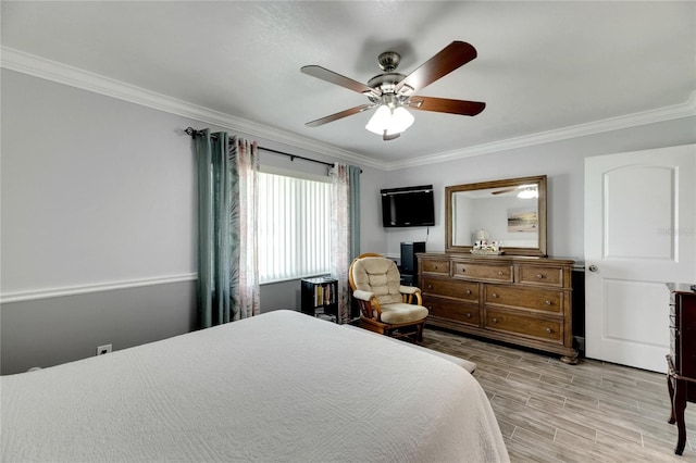 bedroom featuring light hardwood / wood-style flooring, ceiling fan, and crown molding