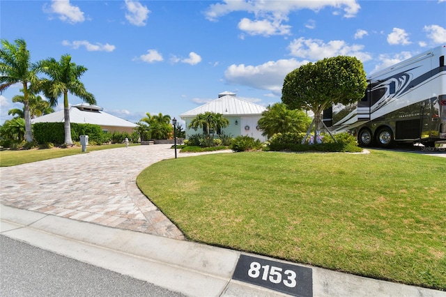 view of front of house with a front lawn