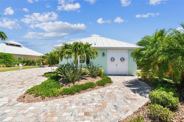 view of front of property