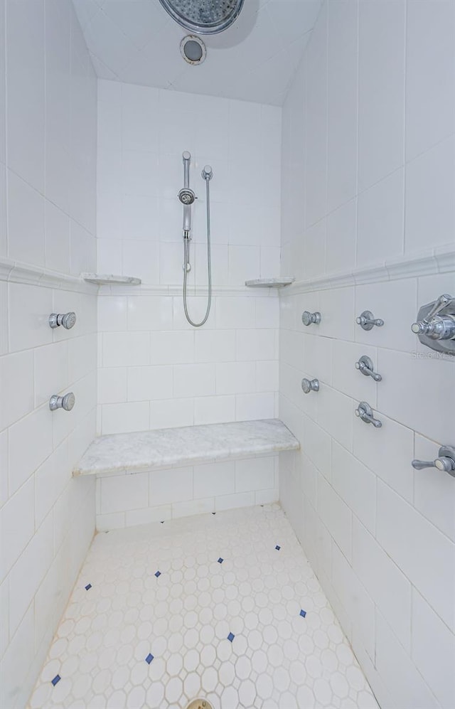 bathroom featuring tiled shower