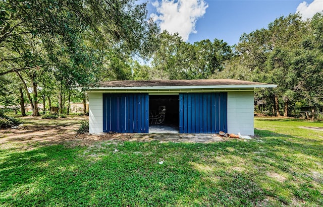 view of outdoor structure with a lawn