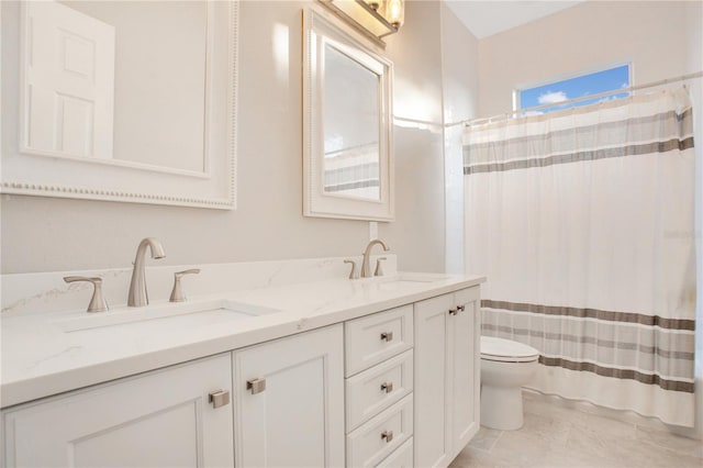 bathroom featuring a sink, a shower with curtain, toilet, and double vanity