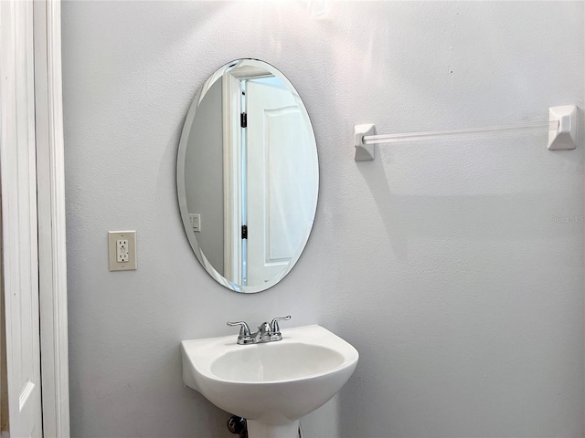 bathroom featuring sink